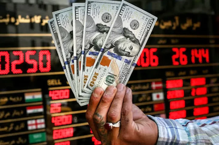 واکنش بازارهای ایران به فعال‌شدن مکانیسم ماشه: دلار، طلا و بورس