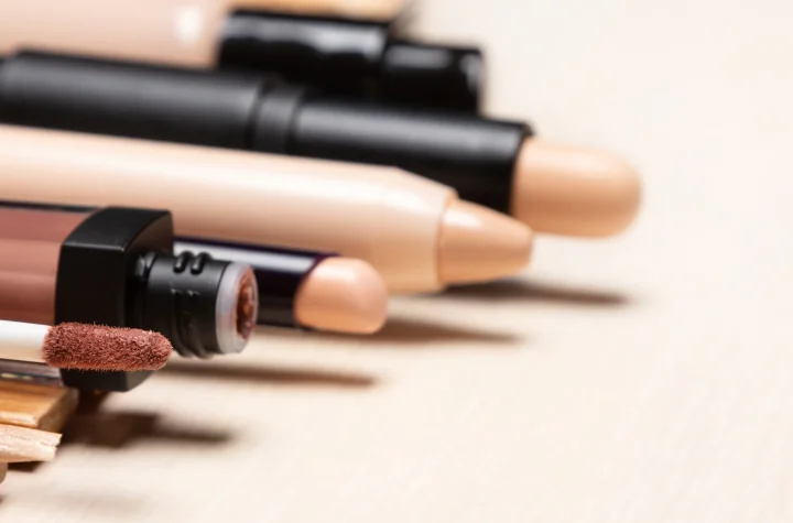 بهترین کانسیلر؛ معرفی ۲۰ کانسیلر ایرانی و خارجی برای پوشانندگی بی‌نقص