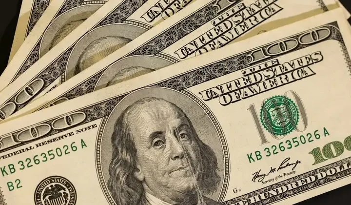 پیش‌بینی قیمت دلار در ۲۰۲۶ با بررسی تحریم‌ها، تورم، اقتصاد جهانی و روند طلا و یورو. تحلیل سناریوهای احتمالی آینده بازار ارز.