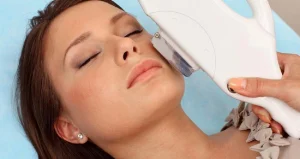 عوارض لیزر موهای زائد؛ بررسی خطرات، راهکارهای پیشگیری و درمان