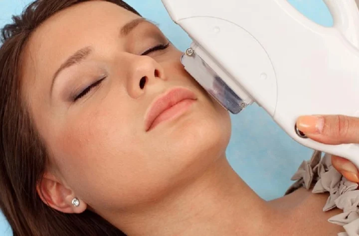 عوارض لیزر موهای زائد؛ بررسی خطرات، راهکارهای پیشگیری و درمان